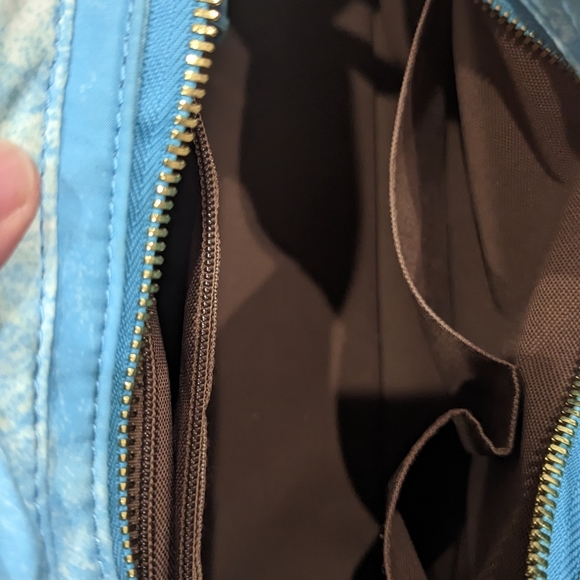 Cool unique faux denim printed shoulder bag w/ gold zipper. 10" H x 14"W x 6" D - Picture 9 of 11